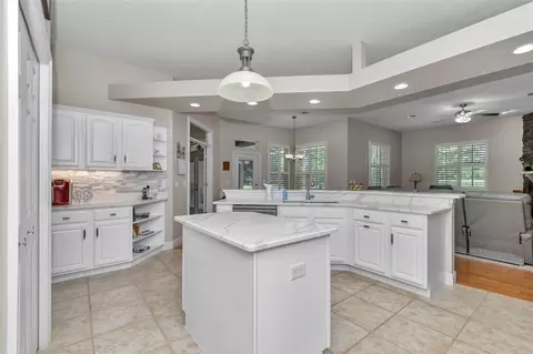 Kitchen - 1989 NW 111th Loop, Ocala, FL 34475 photo 4 of 4