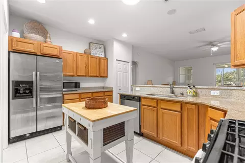 Kitchen - 9317 SW 94th Loop, Ocala, FL 34481 photo 4 of 7