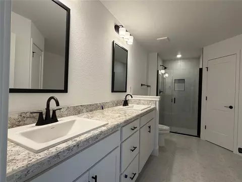 Bath - 52 Hemlock Trl, Ocala, FL 34472 photo 1 of 2