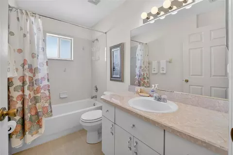 Bath - 6032 SW 103rd Loop, Ocala, FL 34476 photo 3 of 3