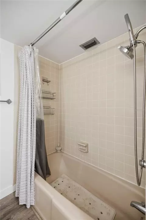 Bath - 681 Midway Dr #B, Ocala, FL 34472 photo 4 of 4