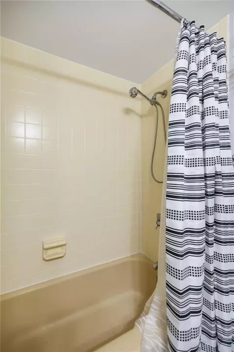Bath - 681 Midway Dr #B, Ocala, FL 34472 photo 2 of 4