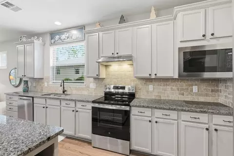 Kitchen - 10049 SW 77th Loop, Ocala, FL 34481 photo 5 of 5