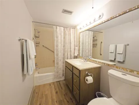 Bath - 648 Midway Dr #B, Ocala, FL 34472 photo 1 of 1
