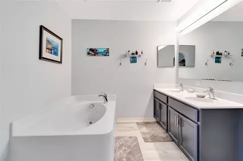 Bath - 4540 SE 30th St, Ocala, FL 34480 photo 4 of 5
