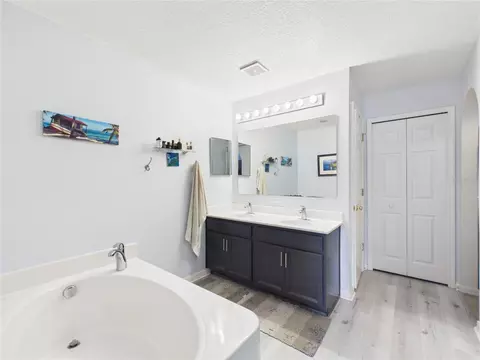 Bath - 4540 SE 30th St, Ocala, FL 34480 photo 1 of 4