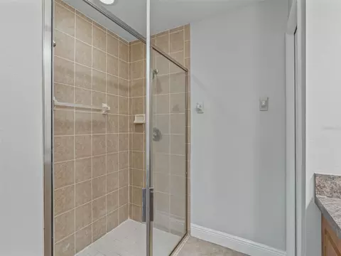 Bath - 5060 Pecan Rd, Ocala, FL 34472 photo 2 of 3
