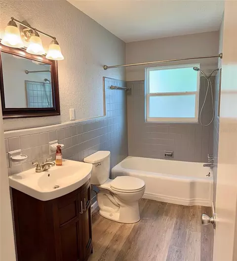 Bath - 428 NE 21st Ter, Ocala, FL 34470 photo 1 of 3