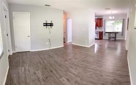 Living - 428 NE 21st Ter, Ocala, FL 34470 photo 2 of 5