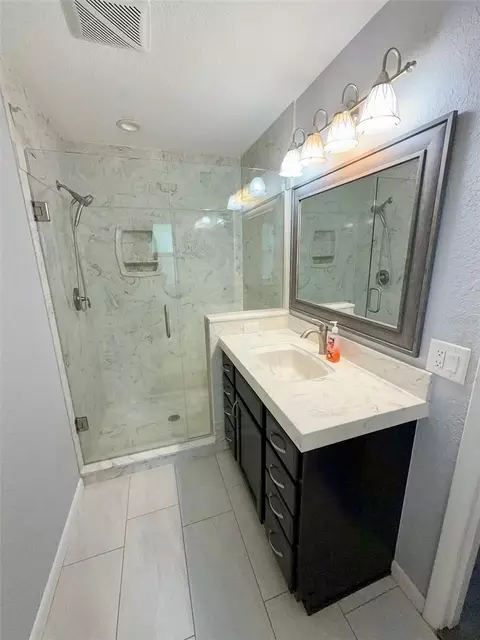 Bath - 428 NE 21st Ter, Ocala, FL 34470 photo 3 of 3