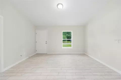 Living - 94 Dogwood Drive Loop, Ocala, FL 34472 photo 3 of 4