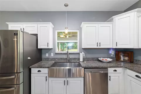 Kitchen - 14366 NE 42nd Ter, Anthony, FL 32617 photo 5 of 6