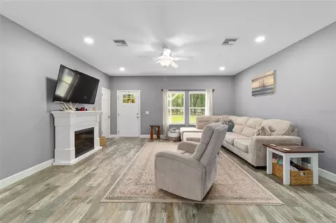 Living - 14366 NE 42nd Ter, Anthony, FL 32617 photo 3 of 4