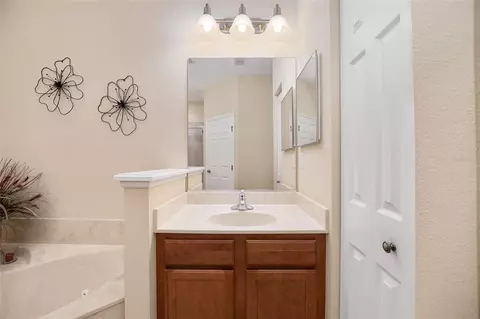 Bath - 9274 SW 94th Loop, Ocala, FL 34481 photo 3 of 6