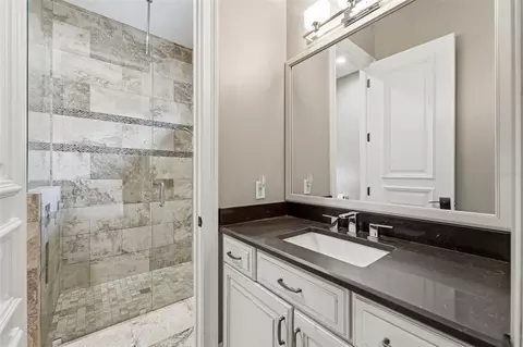 Bath - 855 SE 87th St, Ocala, FL 34480 photo 6 of 9