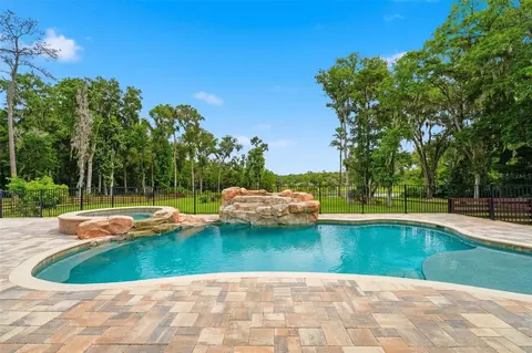 Exterior - 855 SE 87th St, Ocala, FL 34480 photo 8 of 17