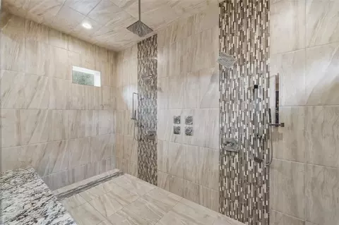 Bath - 855 SE 87th St, Ocala, FL 34480 photo 8 of 9