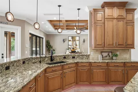 Kitchen - 855 SE 87th St, Ocala, FL 34480 photo 3 of 6