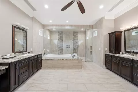 Bath - 855 SE 87th St, Ocala, FL 34480 photo 7 of 9