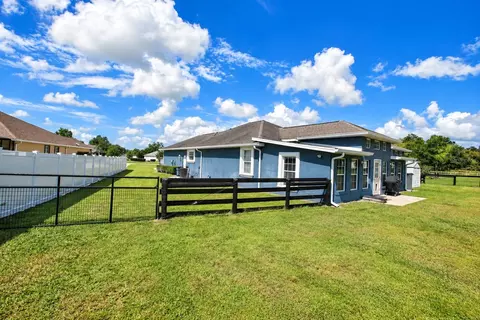 Exterior - 360 NW 113th Cir, Ocala, FL 34482 photo 7 of 7