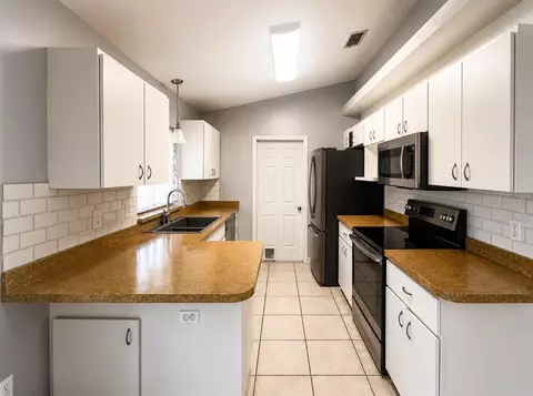 Kitchen - 6108 Pecan Crse, Ocala, FL 34472 photo 1 of 2