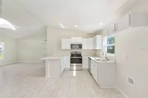 Kitchen - 10 Olive Ln, Ocala, FL 34472 photo 2 of 4