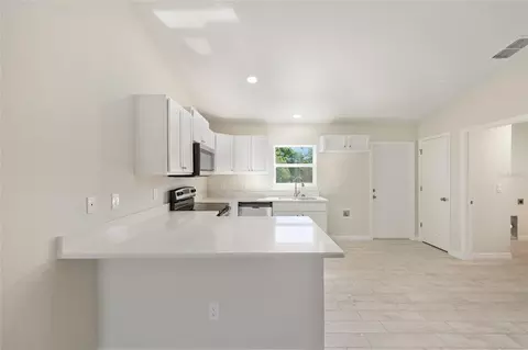 Kitchen - 10 Olive Ln, Ocala, FL 34472 photo 4 of 4