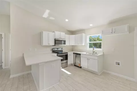 Kitchen - 10 Olive Ln, Ocala, FL 34472 photo 3 of 4