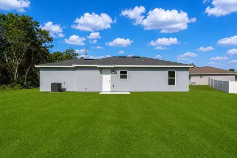 Exterior - 10 Olive Ln, Ocala, FL 34472 photo 9 of 13