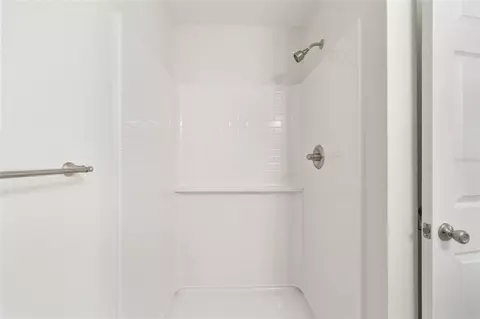 Bath - 10 Olive Ln, Ocala, FL 34472 photo 1 of 2