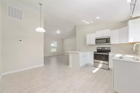 Kitchen - 10 Olive Ln, Ocala, FL 34472 photo 1 of 4