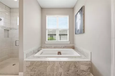 Bath - 3983 SE 5th Ave, Ocala, FL 34480 photo 2 of 5