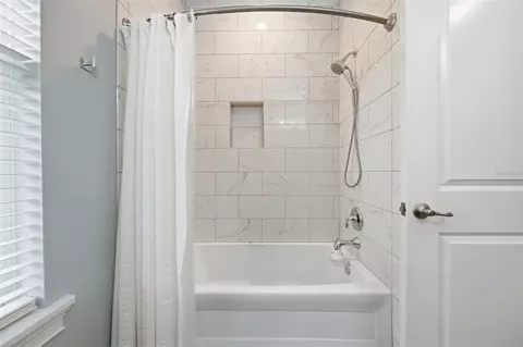 Bath - 3983 SE 5th Ave, Ocala, FL 34480 photo 5 of 5