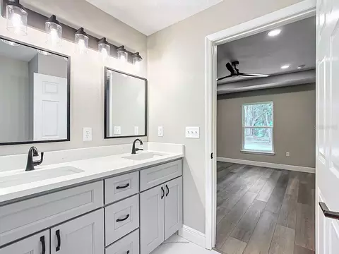 Bath - 15500 NE 49 Pl, Williston, FL 32696 photo 4 of 4