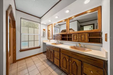 Bath - 2300 SE 38th Ct, Ocala, FL 34471 photo 1 of 6