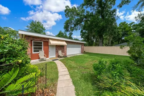 Exterior - 2300 SE 38th Ct, Ocala, FL 34471 photo 6 of 33
