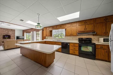 Kitchen - 2300 SE 38th Ct, Ocala, FL 34471 photo 3 of 3