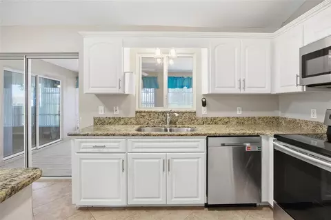 Kitchen - 5450 NW 25th Loop, Ocala, FL 34482 photo 3 of 4