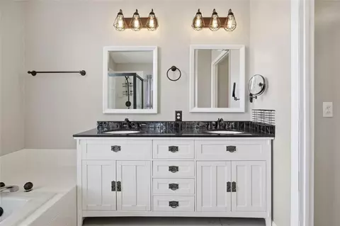 Bath - 5450 NW 25th Loop, Ocala, FL 34482 photo 3 of 5