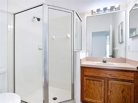 Bath - 16706 Hidden Spring Dr, Clermont, FL 34714 photo 5 of 8