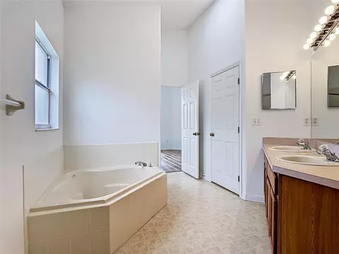 Bath - 16706 Hidden Spring Dr, Clermont, FL 34714 photo 8 of 8