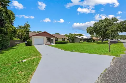 Exterior - 43 Banyan Dr, Ocala, FL 34472 photo 8 of 12
