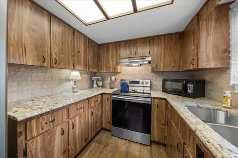 Kitchen - 43 Banyan Dr, Ocala, FL 34472 photo 2 of 3