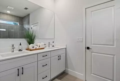 Bath - 17543 SW 18th Avenue Rd, Ocala, FL 34473 photo 2 of 3