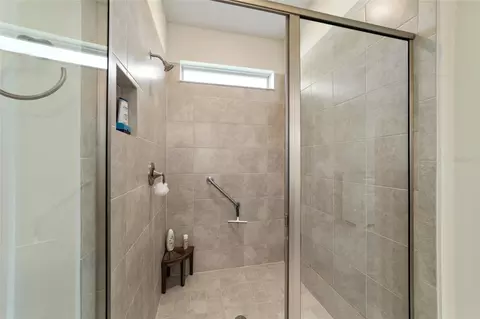 Bath - 6094 SW 93rd Cir, Ocala, FL 34481 photo 2 of 3