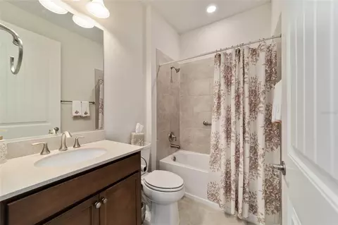 Bath - 6094 SW 93rd Cir, Ocala, FL 34481 photo 3 of 3