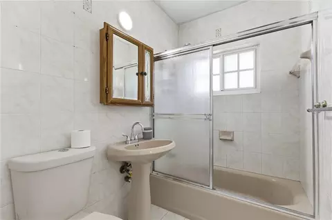 Bath - 998 W 68th St, Hialeah, FL 33014 photo 1 of 1