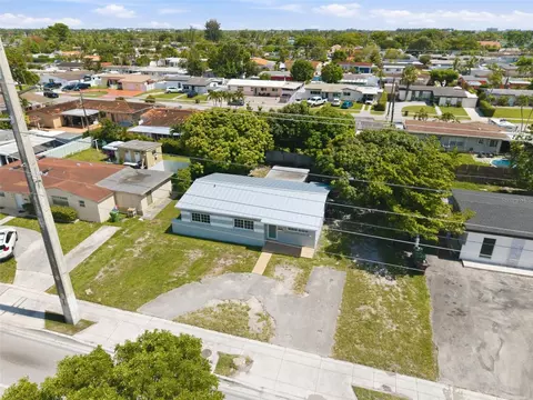 View/Area - 998 W 68th St, Hialeah, FL 33014 photo 4 of 4