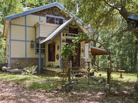 5229 SE 1st St, Trenton, FL 32693