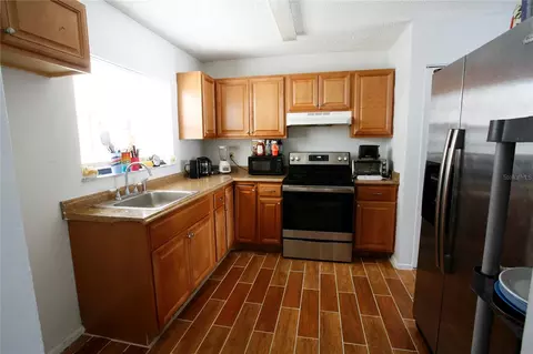 Kitchen - 314 Oak Track Pass, Ocala, FL 34472 photo 1 of 2